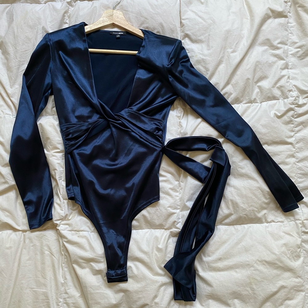 ‼️SOLD ‼️ 
Fashion Nova Silk Blue Shoulder Patted Bodysuit